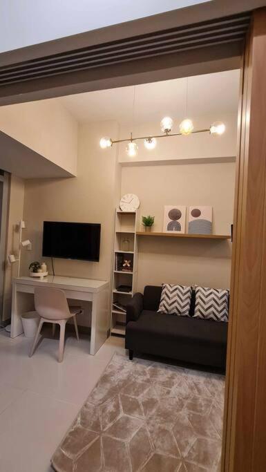 1br King, Modern Balcony, Wi-fi, Netflix, Bgc Apartment