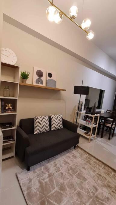 1br King, Modern Balcony, Wi-fi, Netflix, Bgc Manila