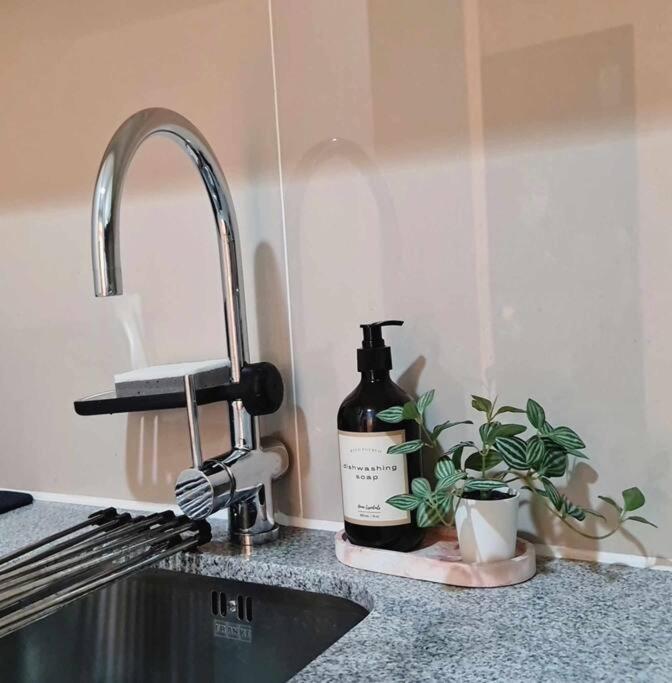 Apartment 1br King, Modern Balcony, Wi-fi, Netflix, Bgc