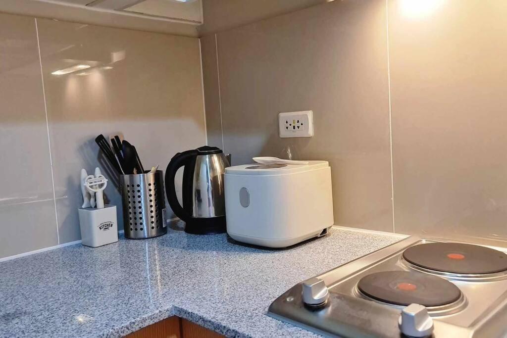 1br King, Modern Balcony, Wi-fi, Netflix, Bgc Apartment *