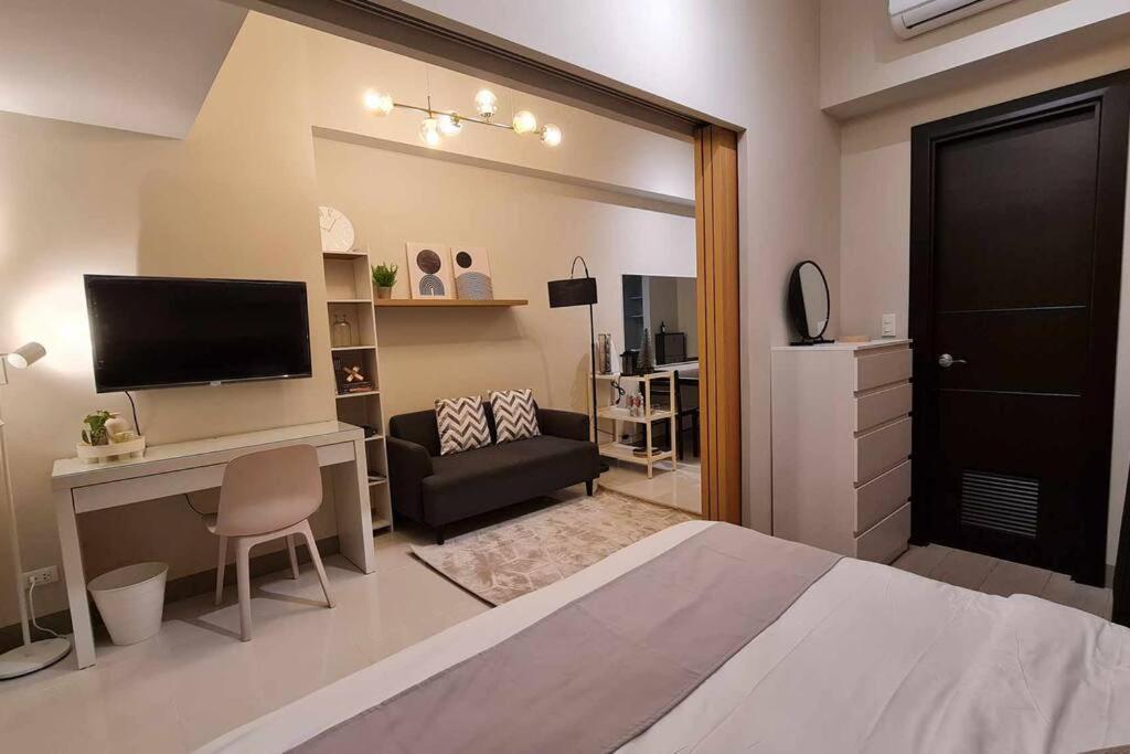 1br King, Modern Balcony, Wi-fi, Netflix, Bgc