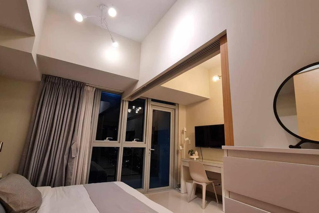 1br King, Modern Balcony, Wi-fi, Netflix, Bgc * Manila