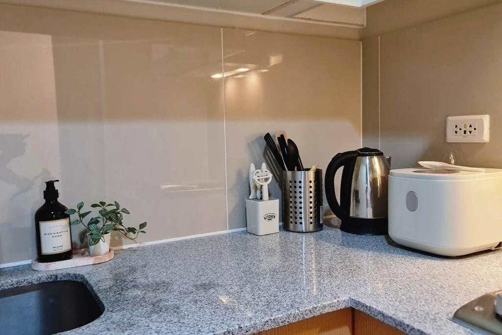 1br King, Modern Balcony, Wi-fi, Netflix, Bgc