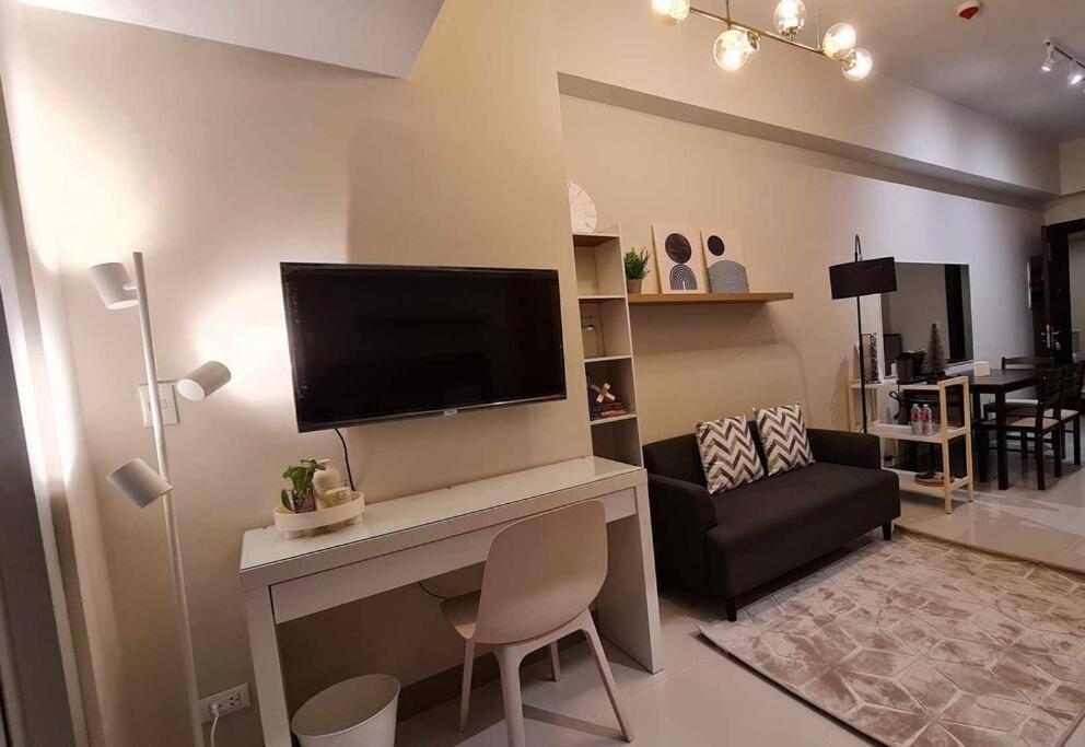 Apartment 1br King, Modern Balcony, Wi-fi, Netflix, Bgc *