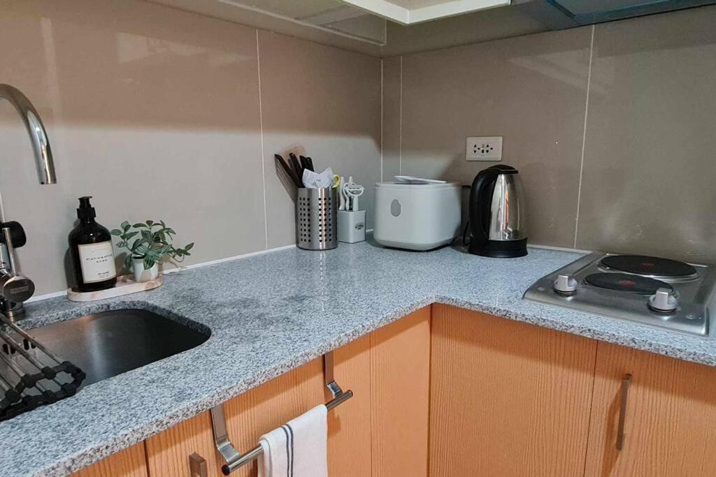 1br King, Modern Balcony, Wi-fi, Netflix, Bgc Manila