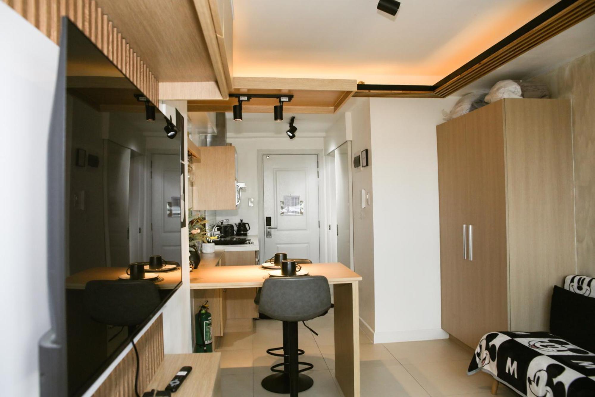 Apartment Quezon Stylish Unit With A Mickey Vibe *