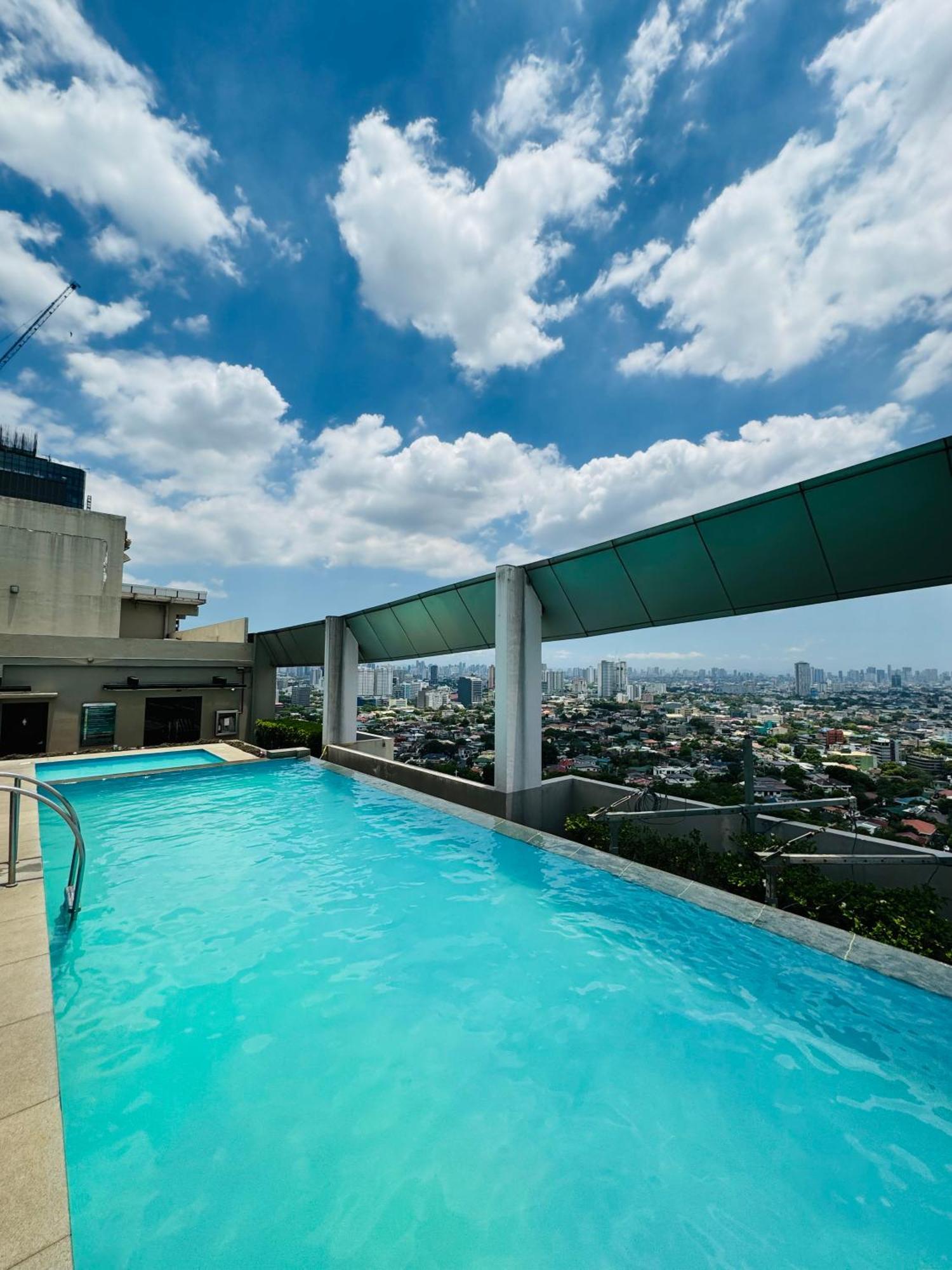 Vinia Infinity 2 Near Malls With Wifi Netflix And Karaoke * Manila