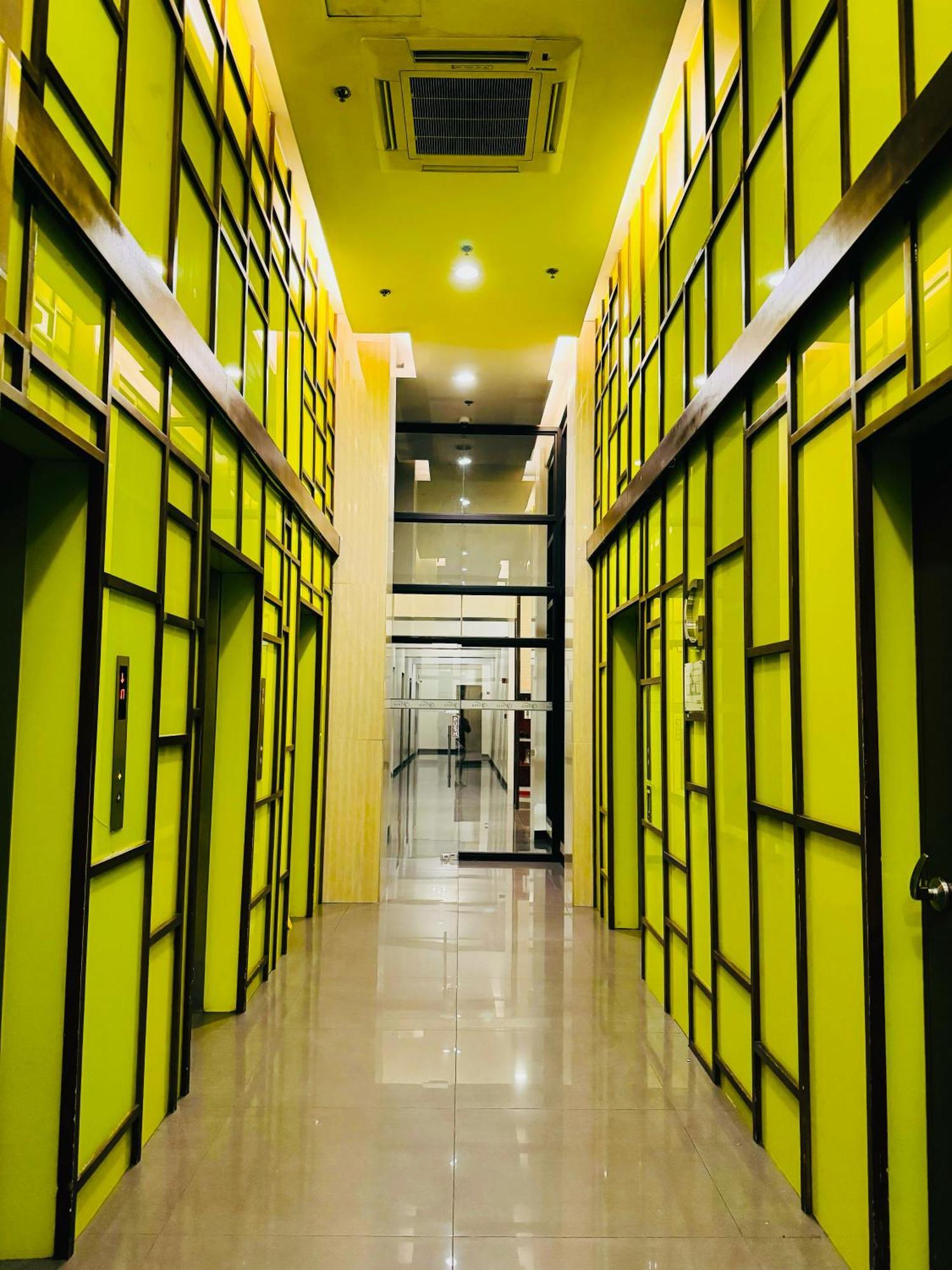 Vinia Infinity 2 Near Malls With Wifi Netflix And Karaoke Manila