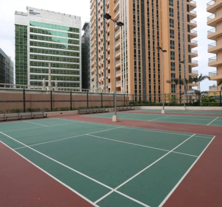 Apartment Luxury Designer In Bgc *