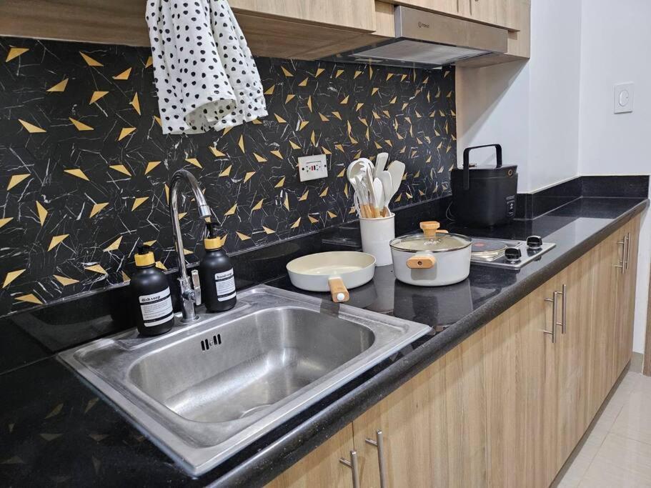 Deluxe Escape Shore 2 Residences Near Moa * Manila
