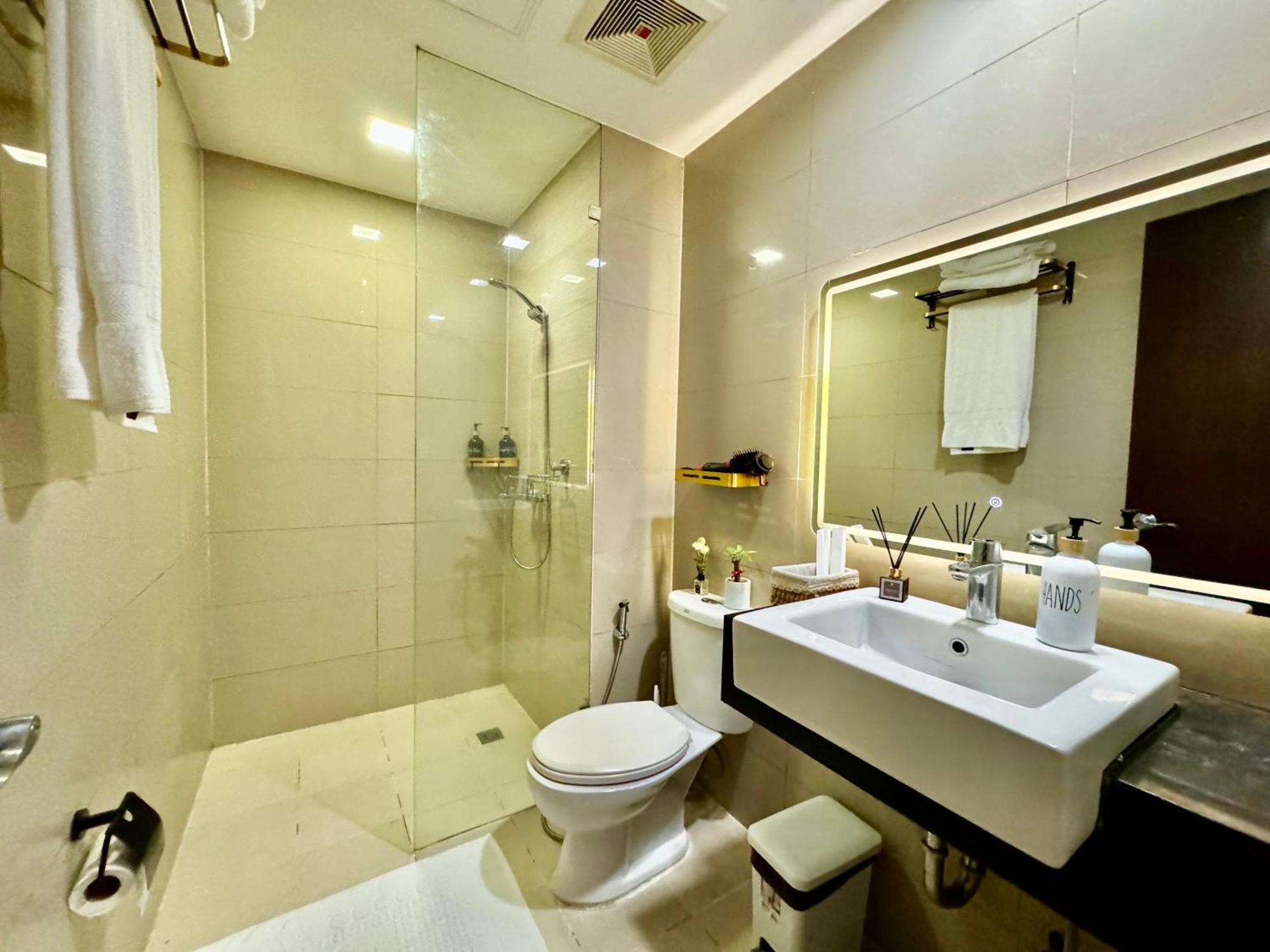 Bell Place At Venice Luxury Mckinley Hill * Manila