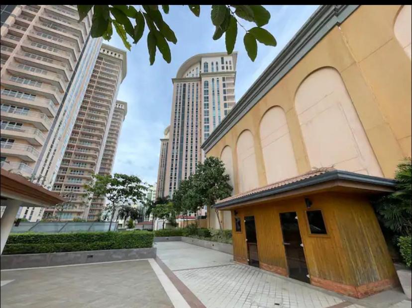 Bell Place At Venice Luxury Mckinley Hill