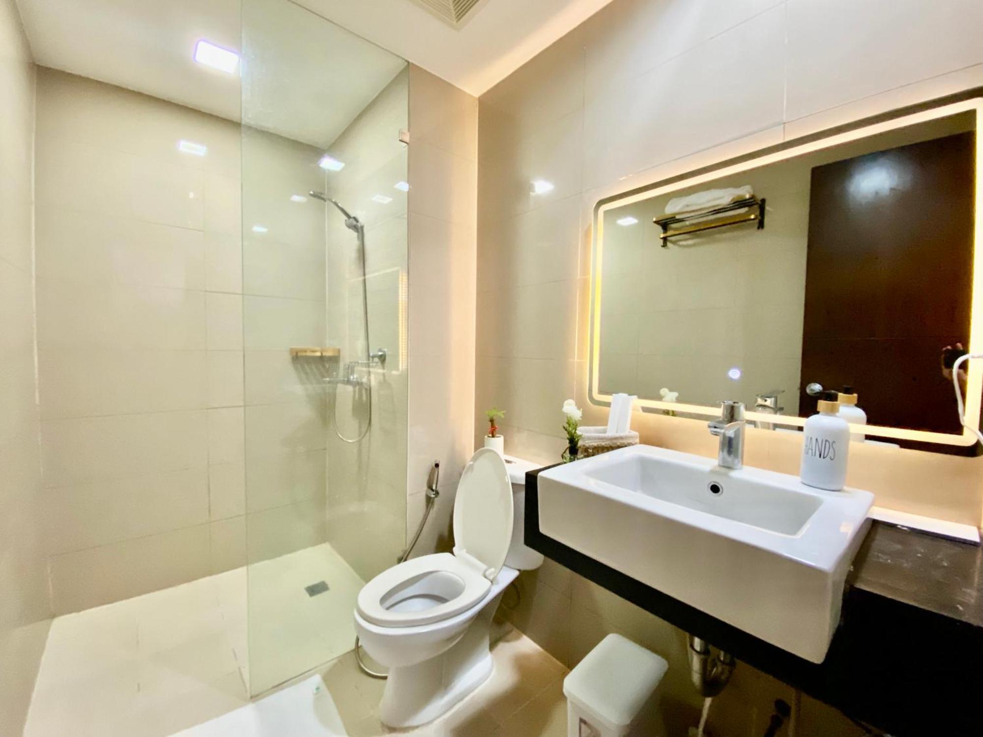 Bell Place At Venice Luxury Mckinley Hill * Manila