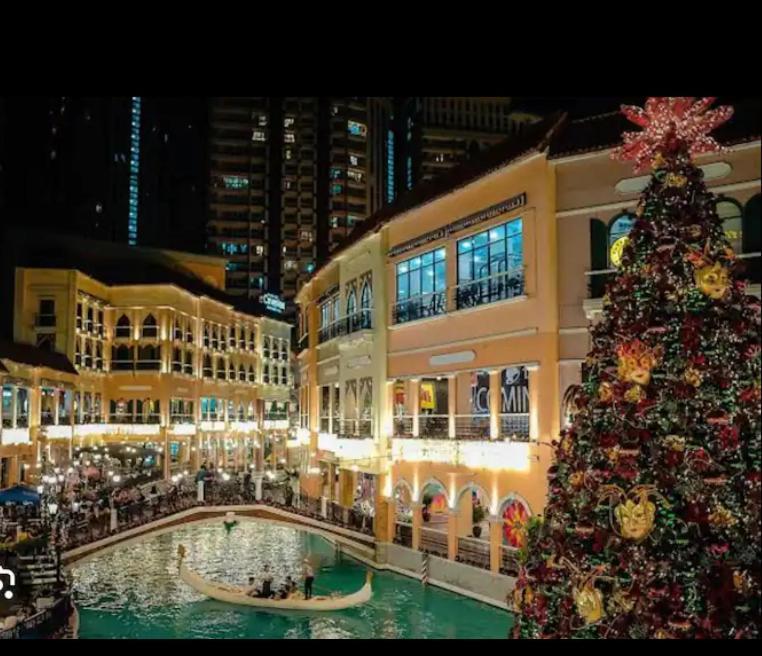 Bell Place At Venice Luxury Mckinley Hill *