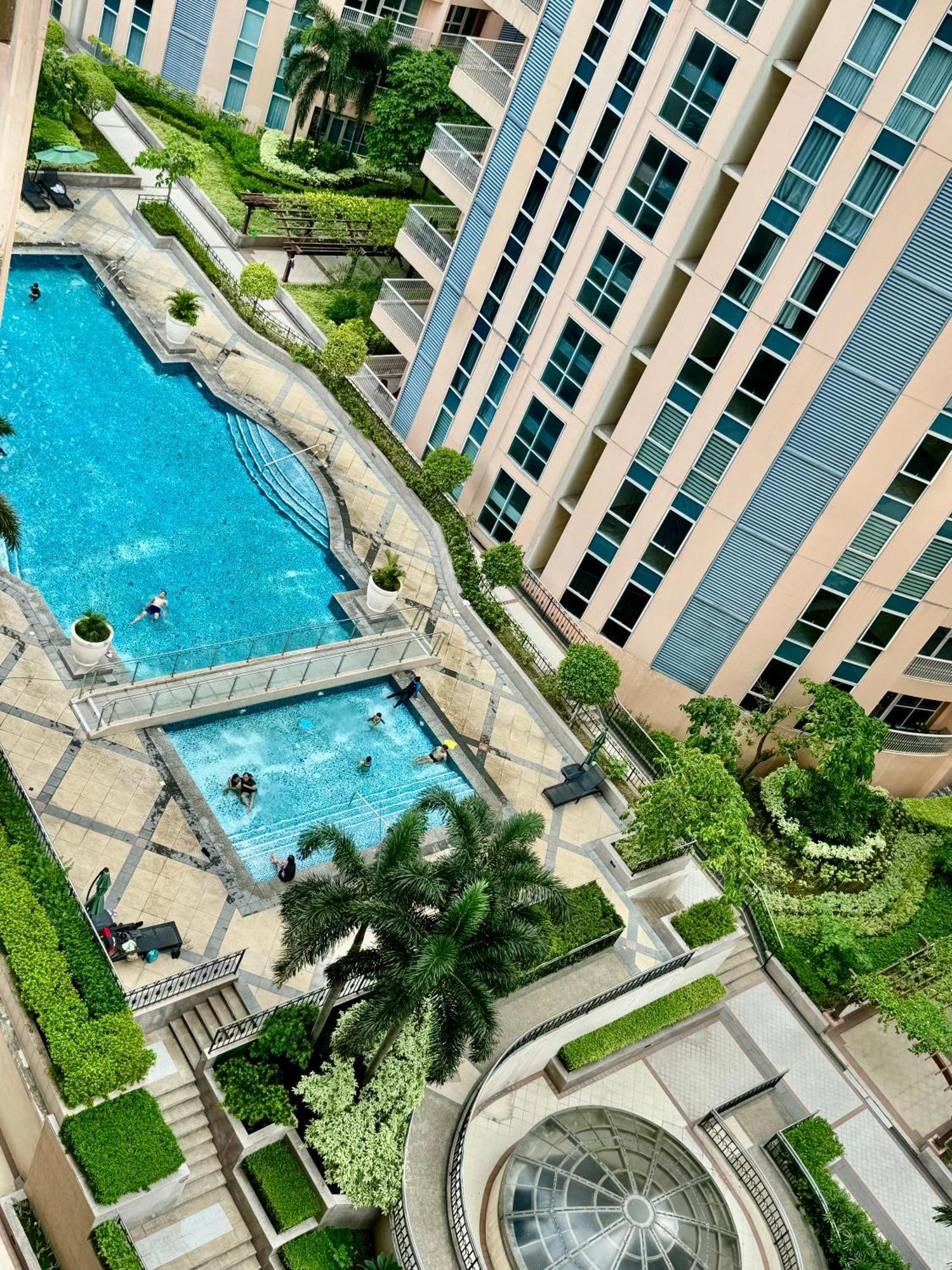Bell Place At Venice Luxury Mckinley Hill * Manila