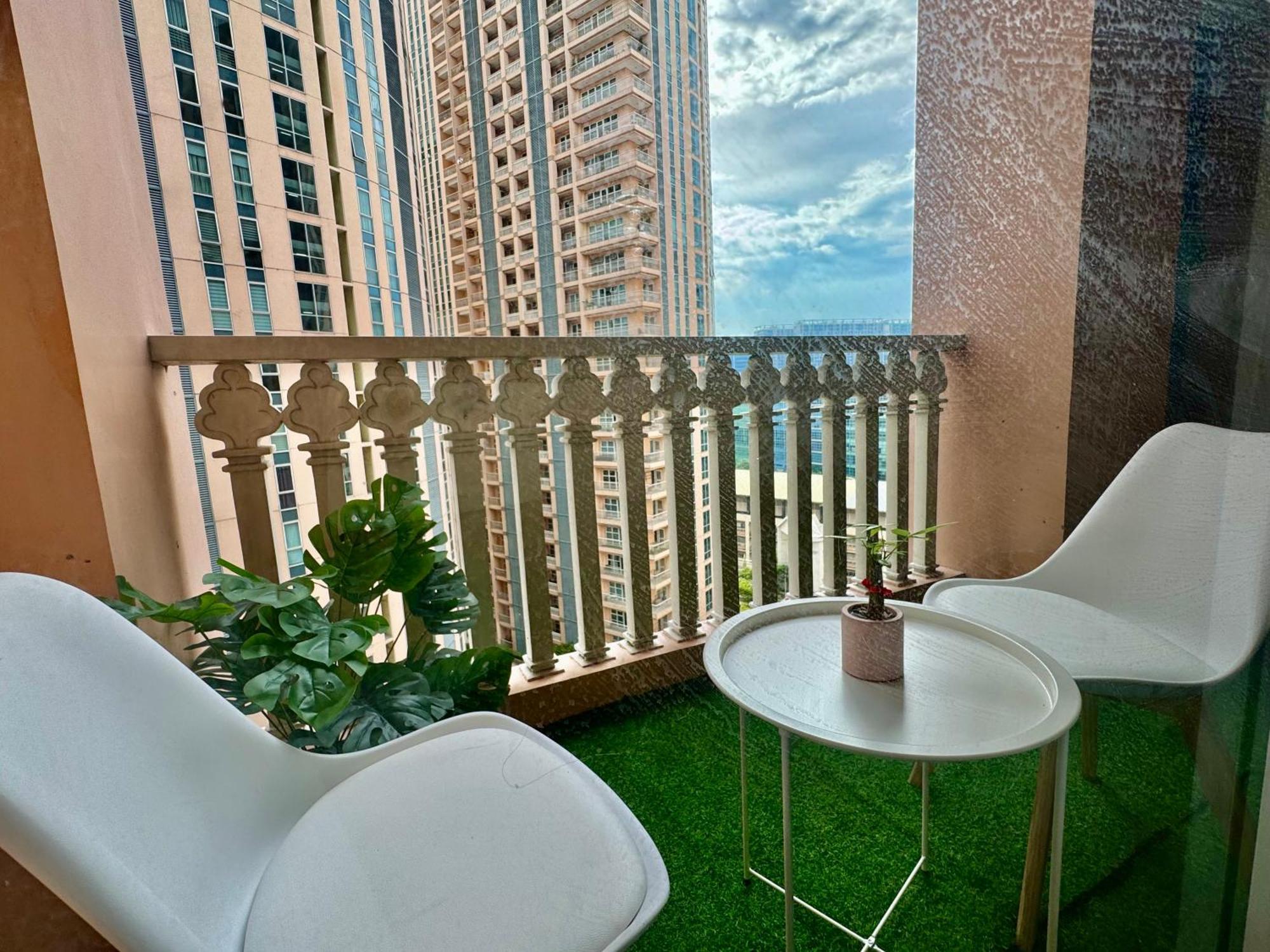 Apartment Bell Place At Venice Luxury Mckinley Hill *