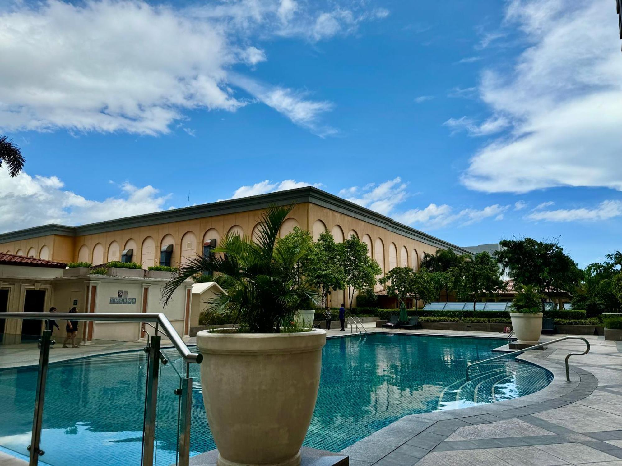 Bell Place At Venice Luxury Mckinley Hill *