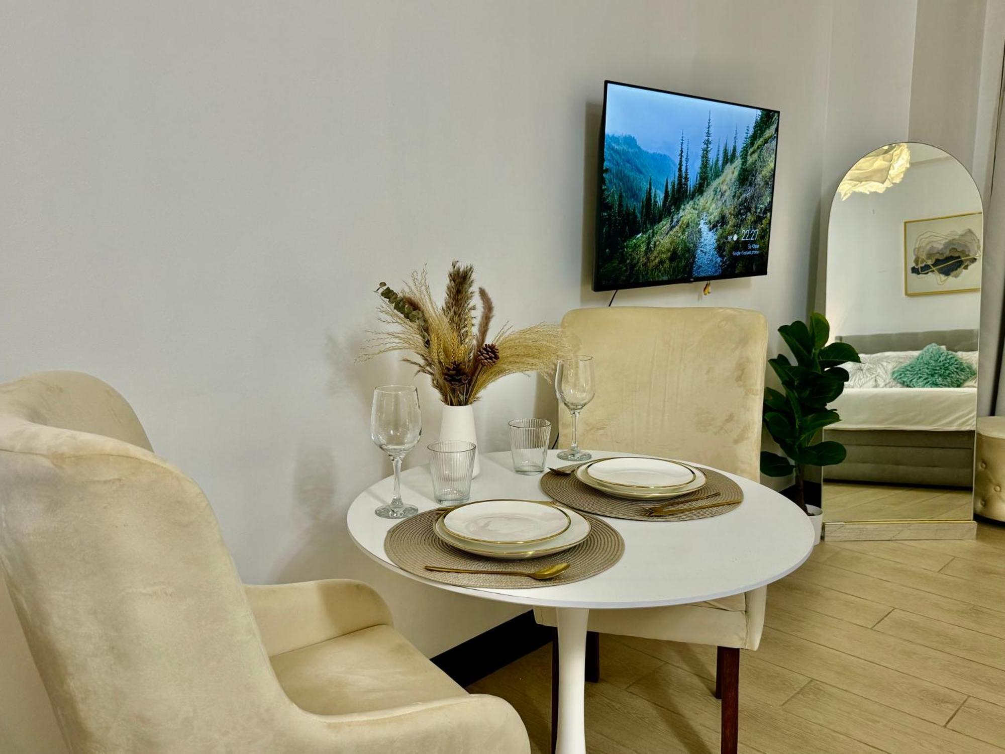 Bell Place At Venice Luxury Mckinley Hill * Manila