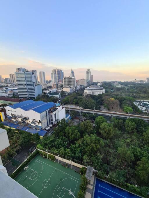 Torre De Unit 1720 Taft Avenue Unit 1720