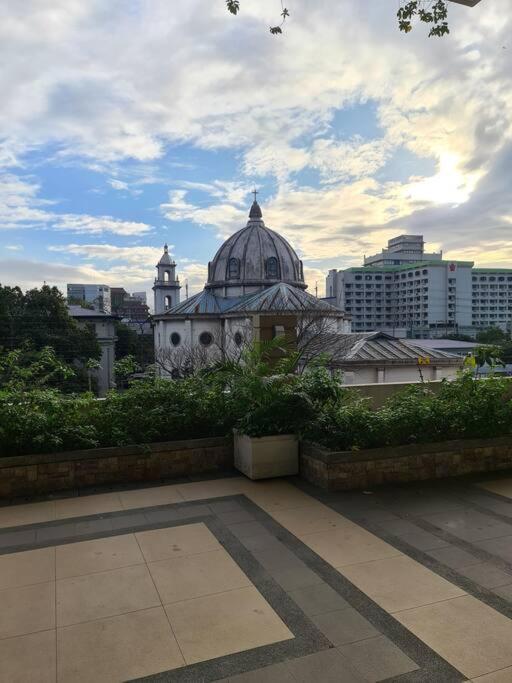 Torre De Unit 1720 Taft Avenue Unit 1720 Apartment *