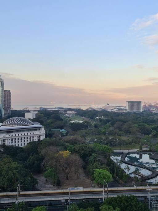 Torre De Unit 1720 Taft Avenue Unit 1720 Apartment