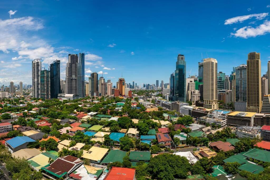 Skyline View Digital Nomad With Balcony Manila