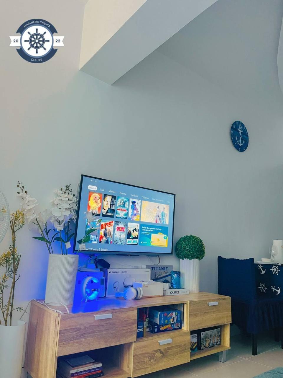 Hotel With Ps4 & Fast Wi-fi Cozy Condotel In Residences Taft Avenue Malate Manila
