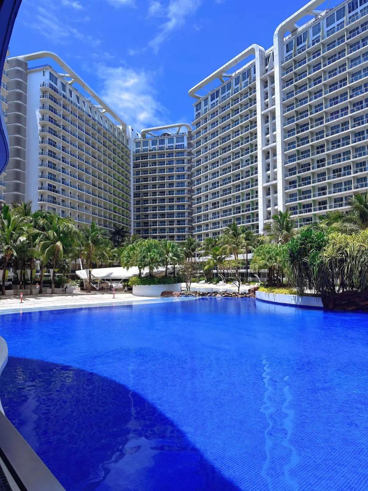 Azure Beach Residences By Andre Apartment *