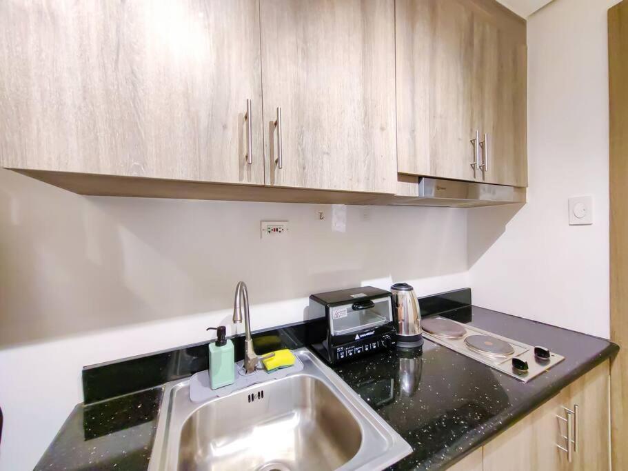 1br Unit Condotel W Balcony Fame Residences -fm02 * Manila