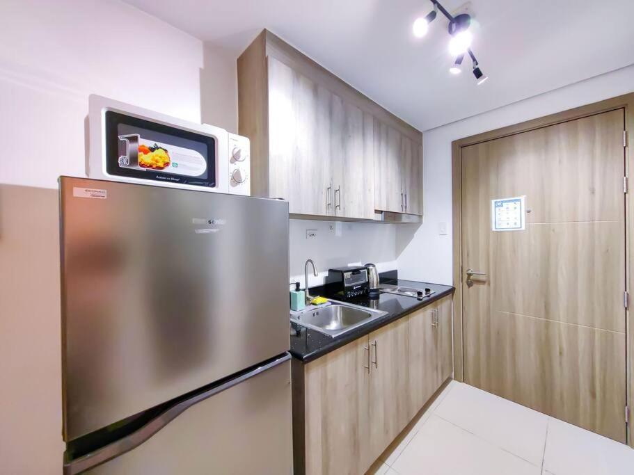 1br Unit Condotel W Balcony Fame Residences -fm02 Apartment