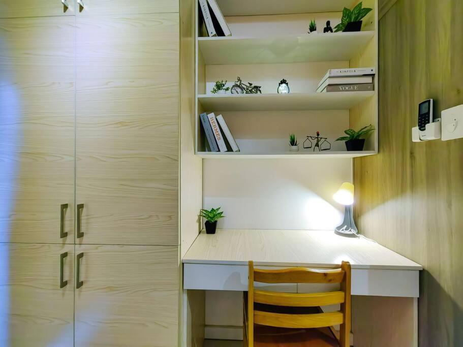 Apartment 1br Unit Condotel W Balcony Fame Residences -fm02 *