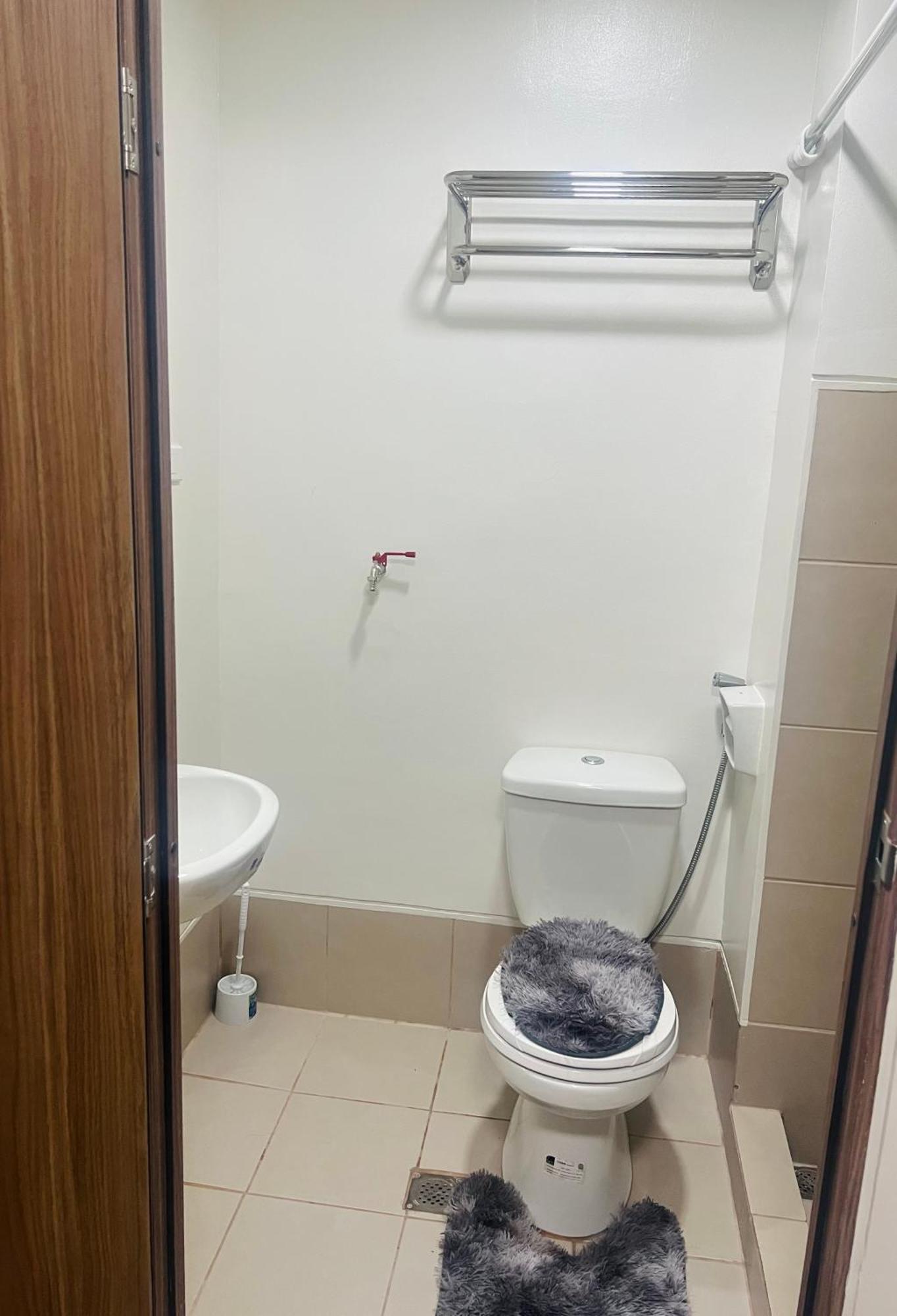 Kj Comfy At Spring Residences Bicutan Manila