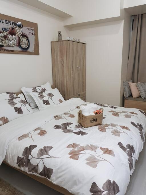 Apartment Greenfield District Shaw Blvd At Twin Oaks Place *