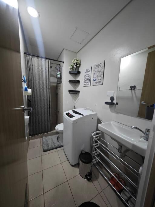 Luxhomme 2- Bedroom Luxury Unit Manila