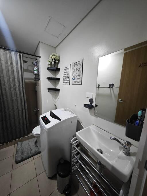 Apartment Luxhomme 2- Bedroom Luxury Unit Manila
