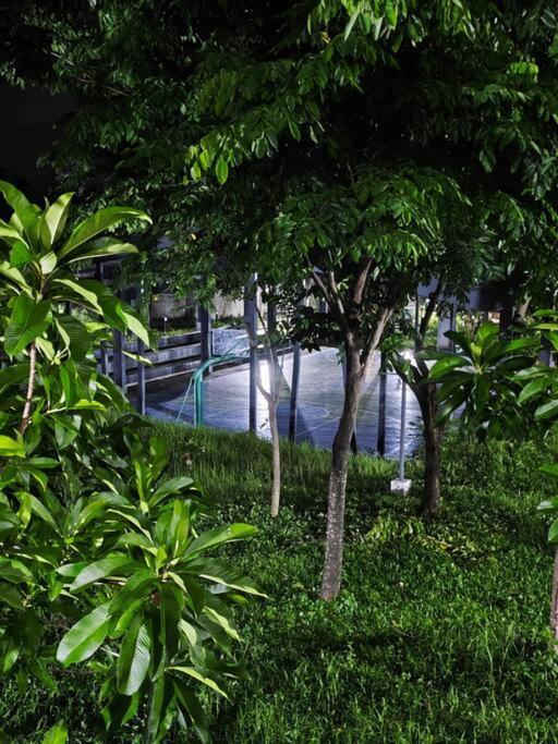 Luxhomme 2- Bedroom Luxury Unit Manila