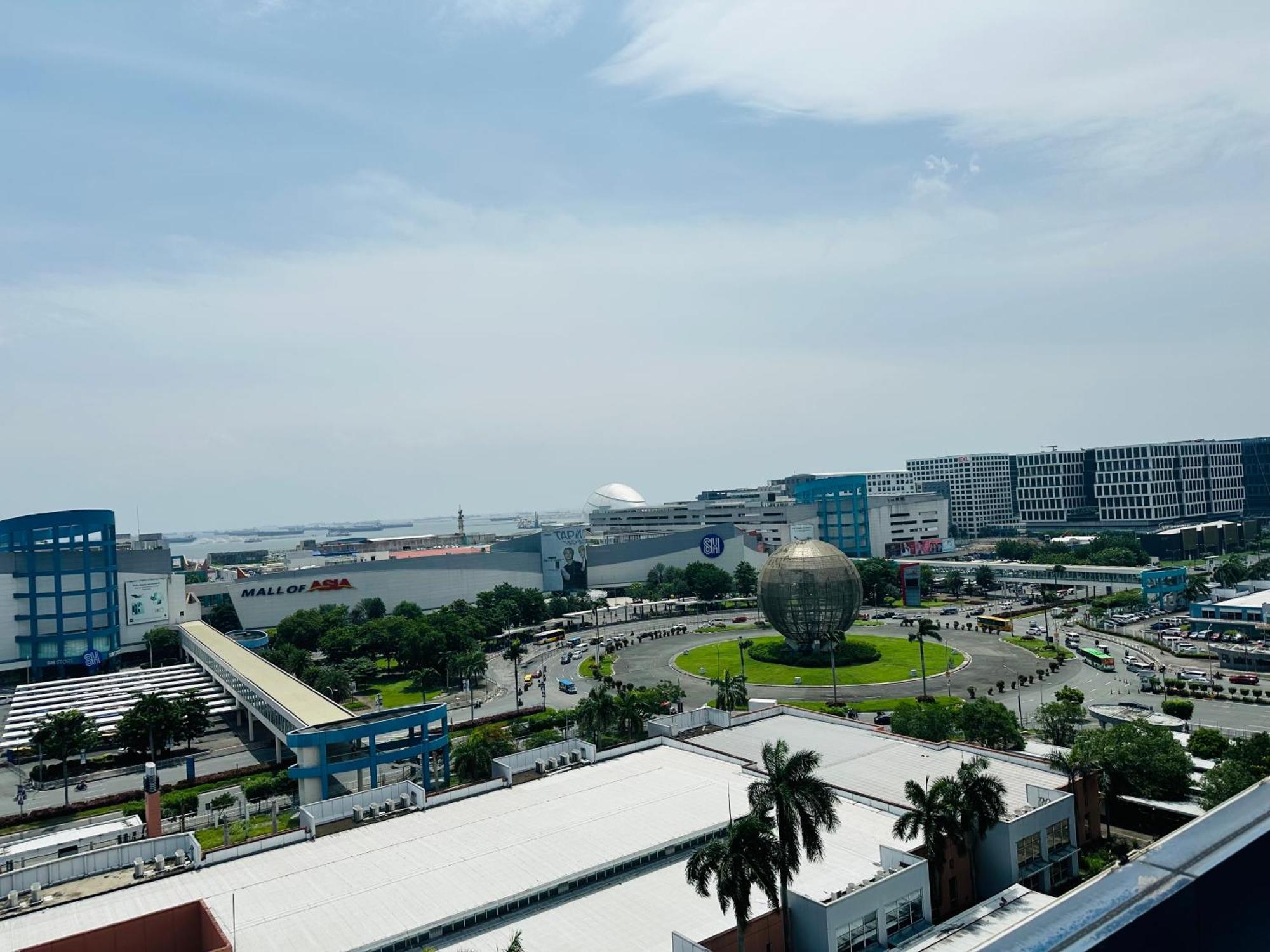 Sea Residences Moa Complex - Ruffa's Condotel Apartment Manila