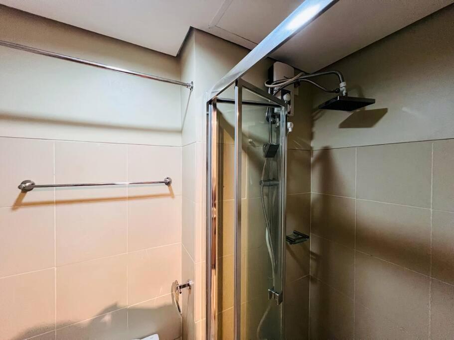 1br Unit Condotel W Balcony Fame Residences -fm19 * Manila