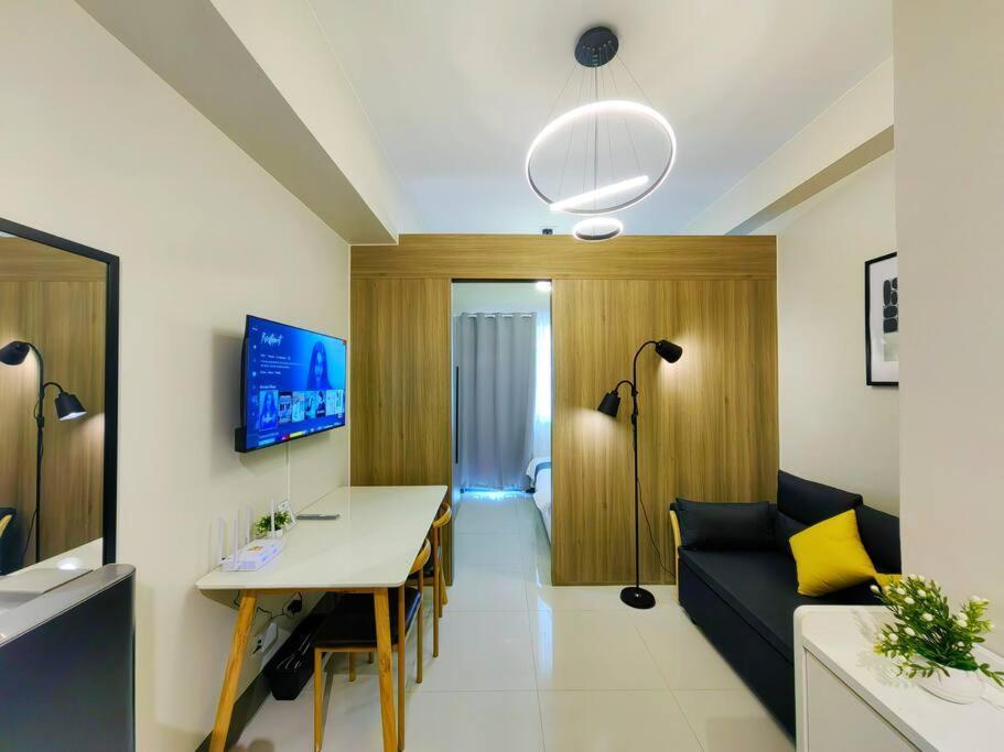 Apartment 1br Condotel W Smartlock Fame Residences -fm24 Manila