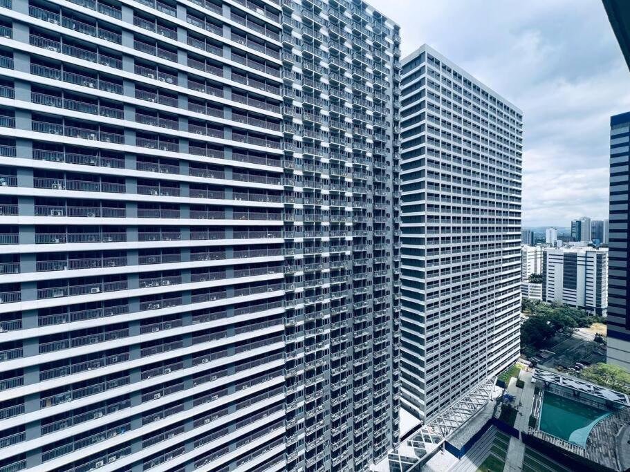 1br Unit Condotel W Balcony Fame Residences -fm20 Manila