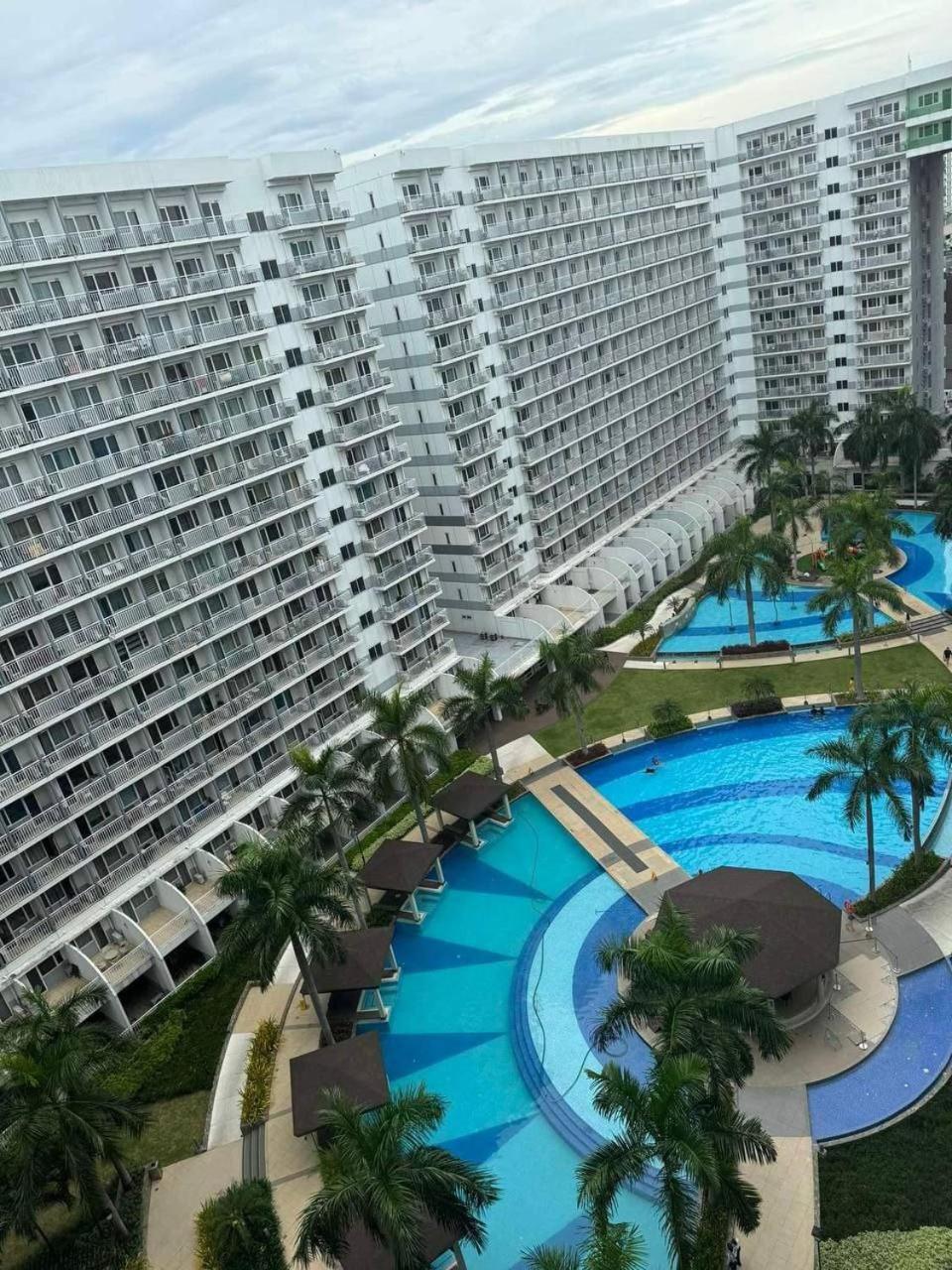 Apartment Shell Residences Near Mall Of And Airport *