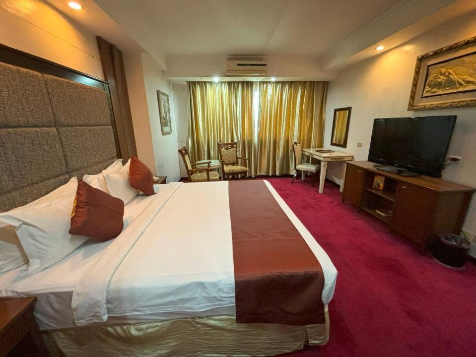 Lido De Paris Manila