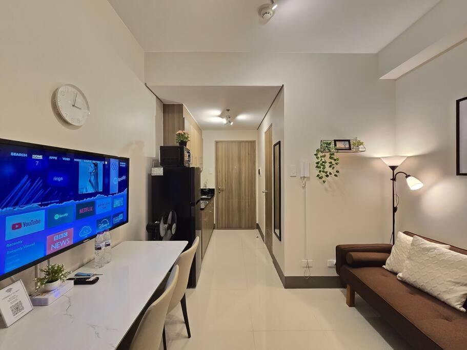1br Unit Condotel W Balcony Fame Residences -fm50 Apartment Manila