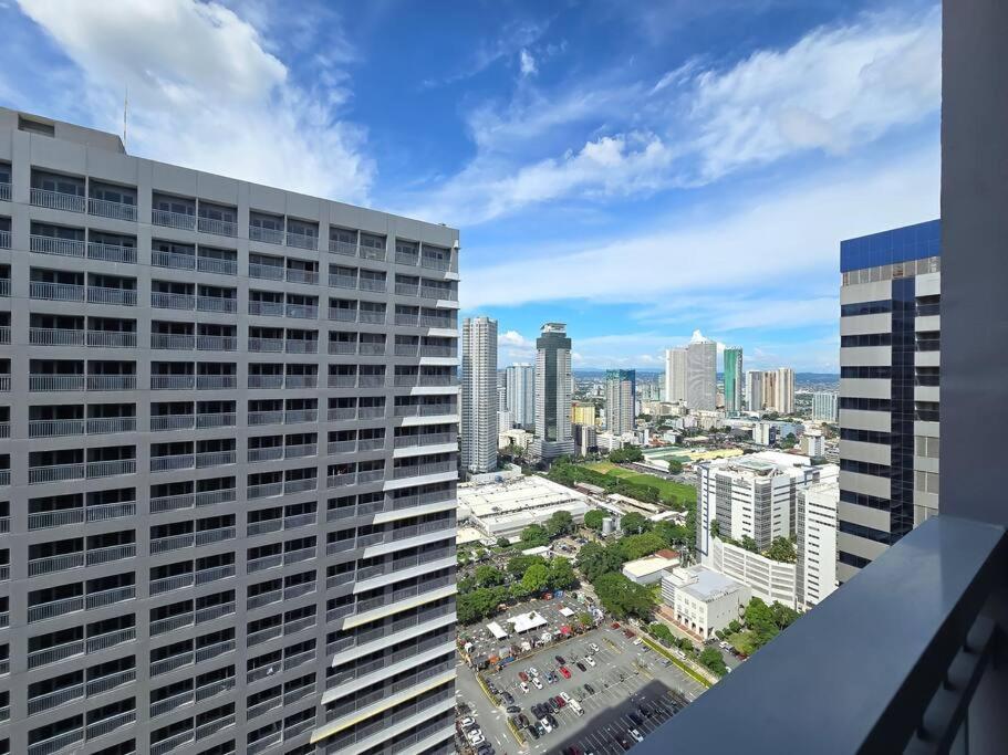 Apartment 1br Unit Condotel W Balcony Fame Residences -fm50 Manila
