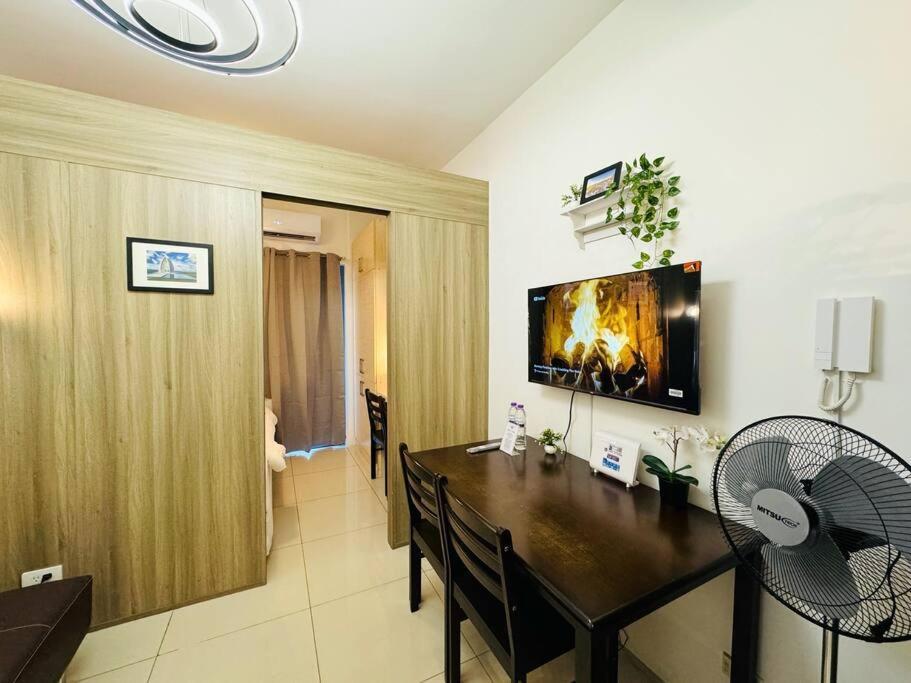 1br Unit Condotel W Balcony Fame Residences -fm42 * Manila
