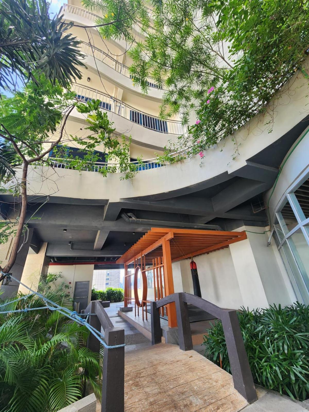 Nordic Rsquare - With Pool Access * Manila