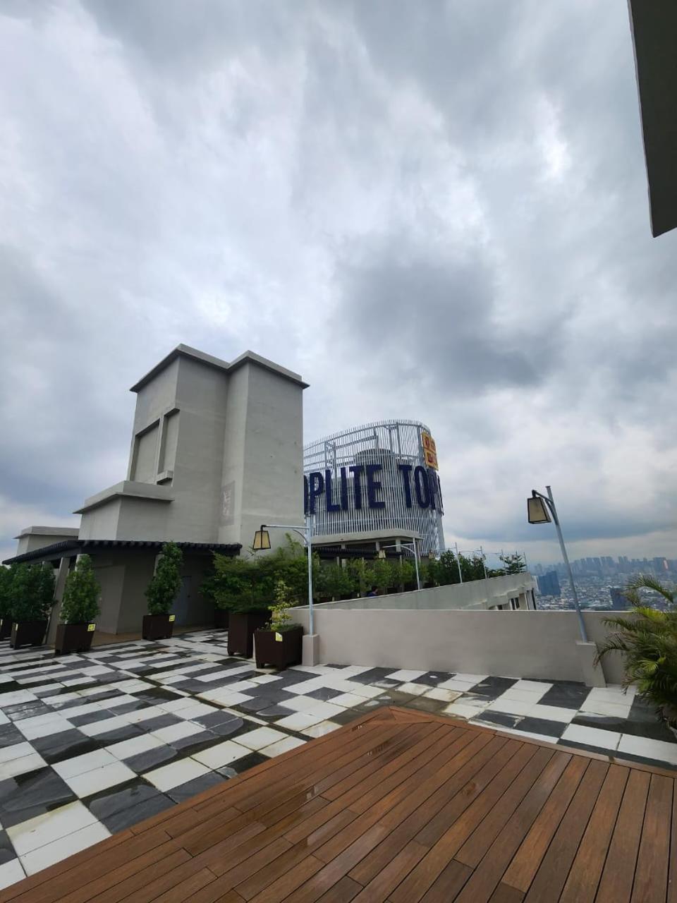 Nordic Rsquare - With Pool Access Apartment Manila
