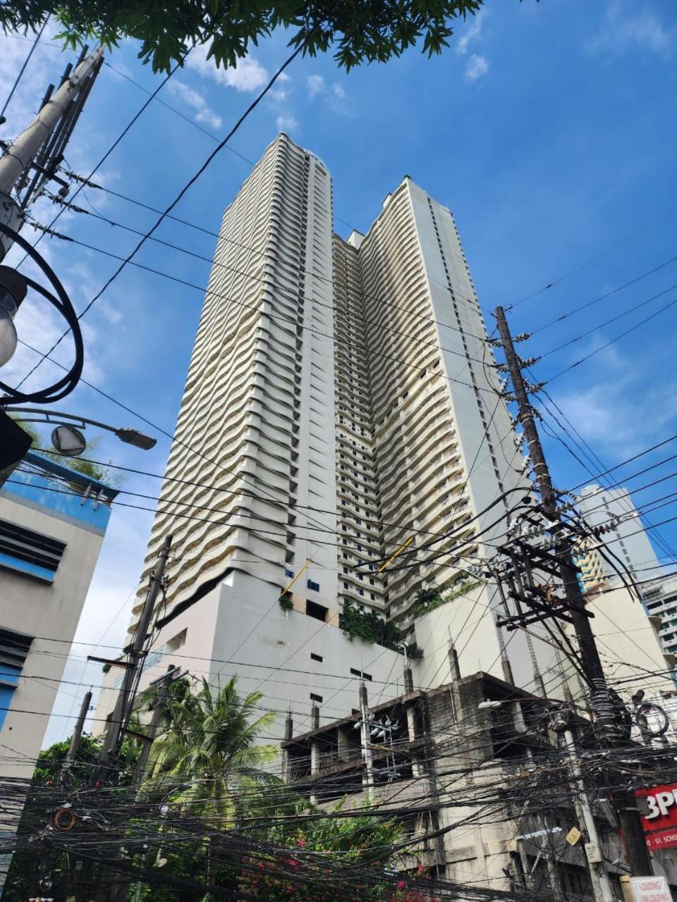 Boho Rsquare - With Pool Access Apartment Manila