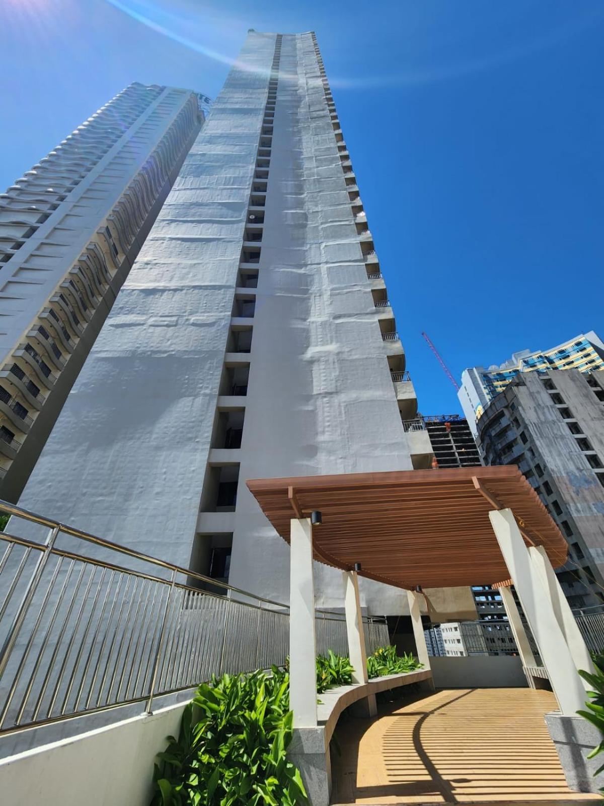 Boho Rsquare - With Pool Access *