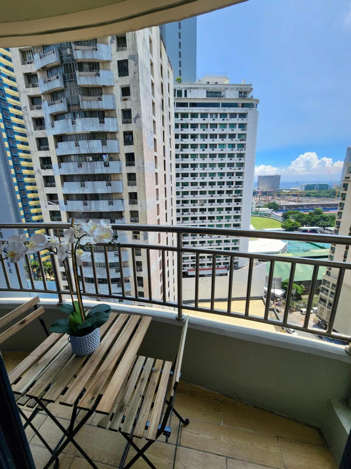 Boho Rsquare - With Pool Access Apartment Manila